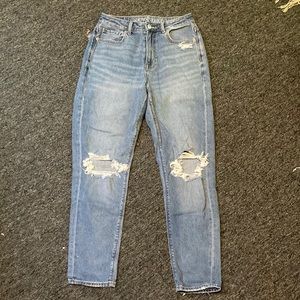 american eagle light wash ripped mom jeans